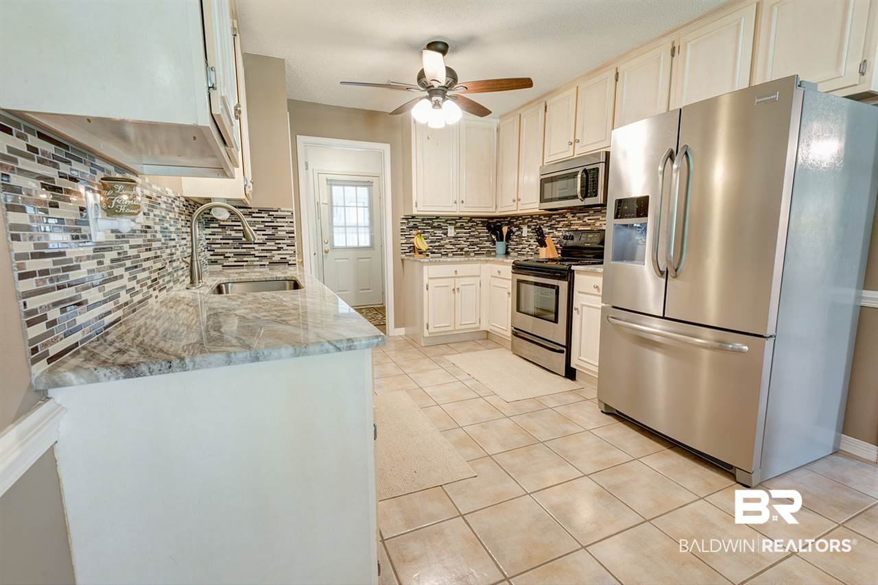 22160 8th Street Silverhill, AL 36576 - Photo 12 of 39 Kitchen