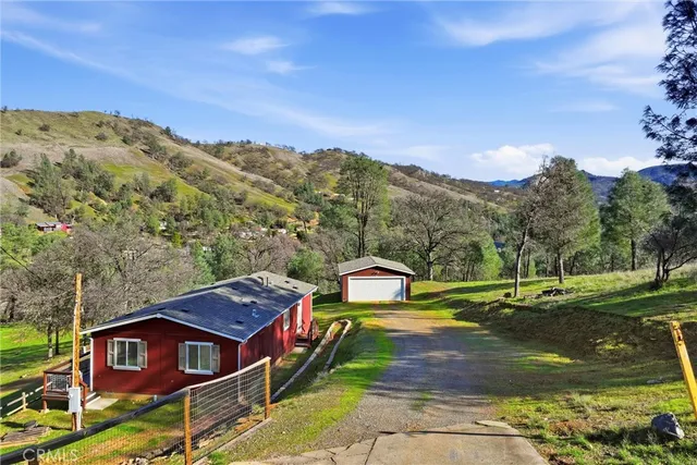 $399,000 | 16347 Pueblo Trail, Clearlake Oaks, CA 95423