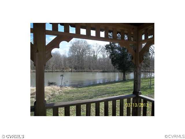 394 River Road Farmville, VA 23901 - Photo 2 of 9 a picture of a bench in a balcony