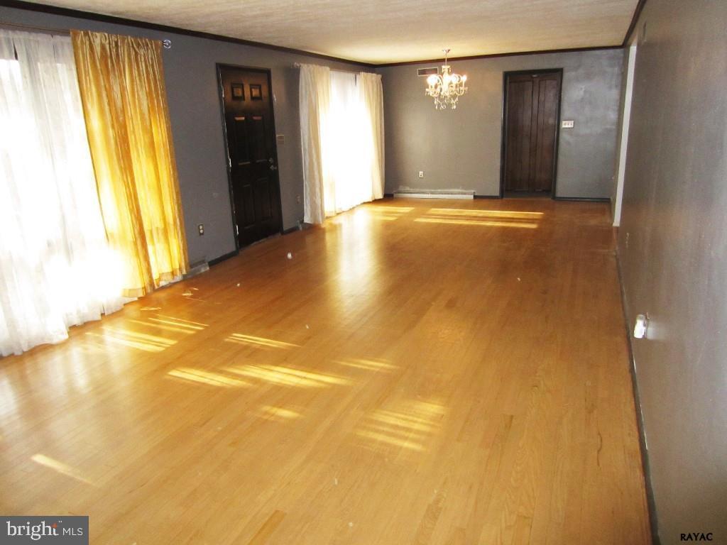 2020 Winding Road York, PA 17408 - Photo 4 of 34 Gallery Image 4
