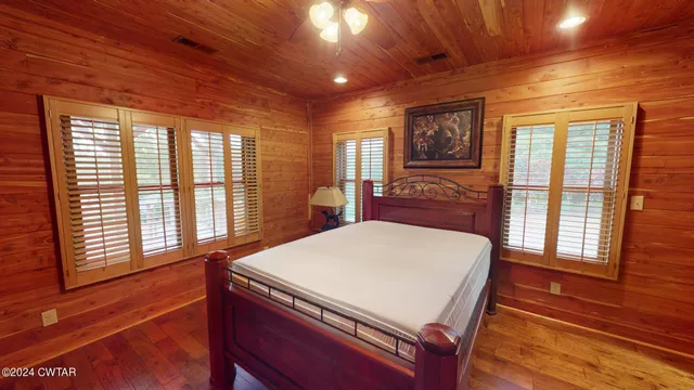 a view of house with yard and trees in the background