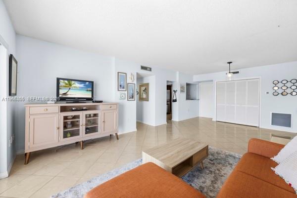 3850 Washington Street, Unit 910 Hollywood, FL 33021 - Photo 5 of 23