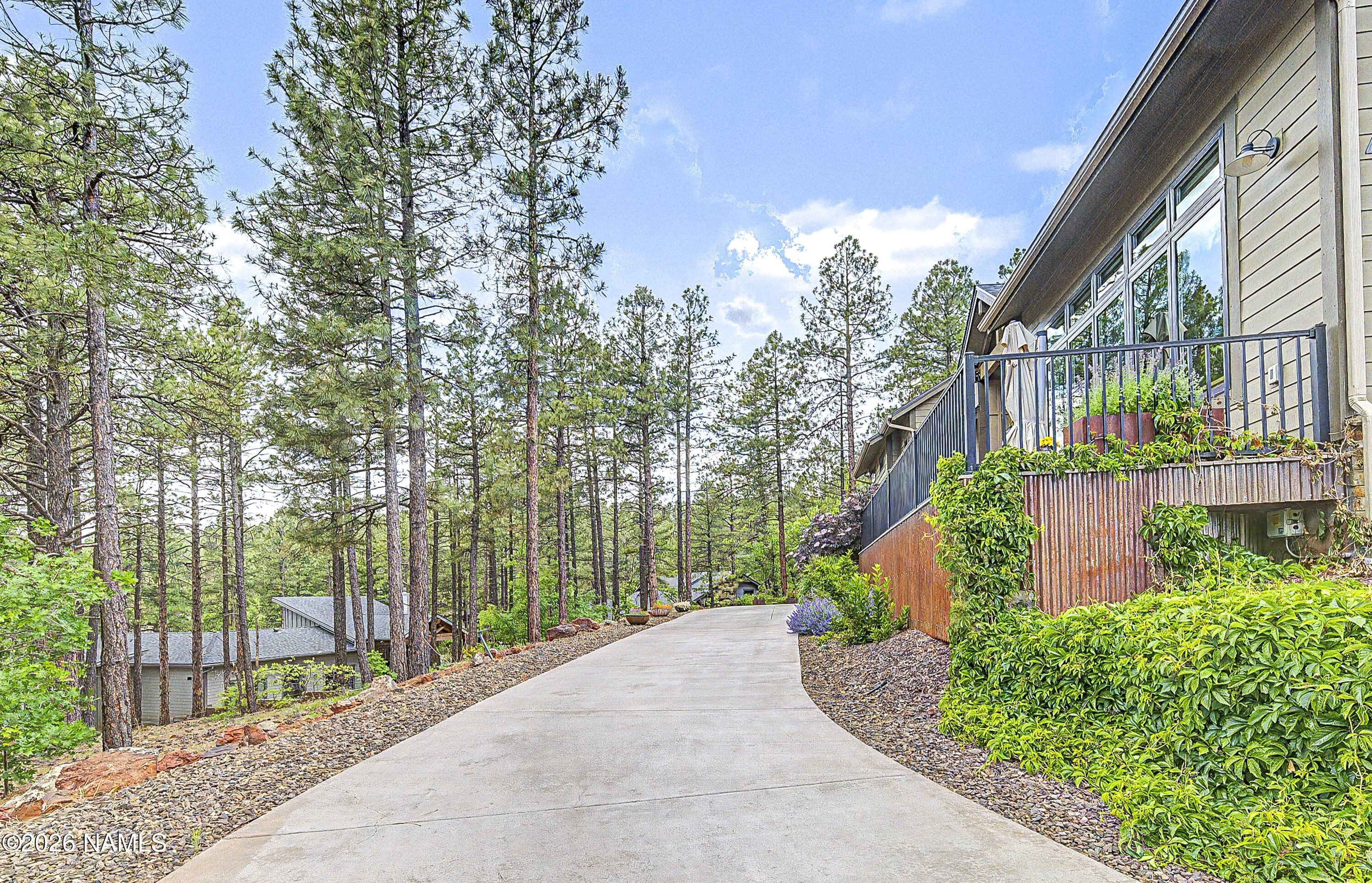 4165 Lariat Loop Flagstaff, AZ 86005 - Photo 31 of 42 Inviting Drive