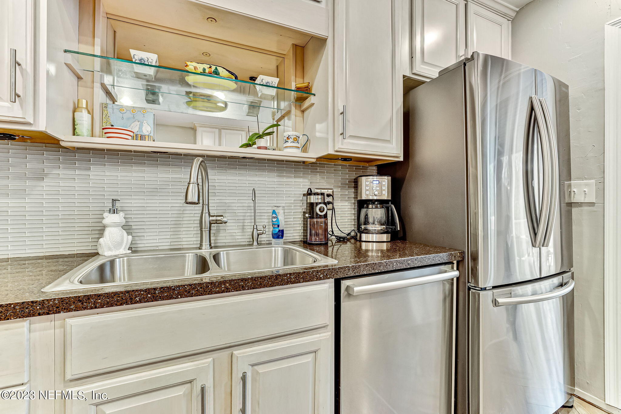 4249 Robin Hood Road Jacksonville, FL 32210 - Photo 10 of 39 13-web-or-mls-LR_4249_Robin_Hood_Rd_AA-1