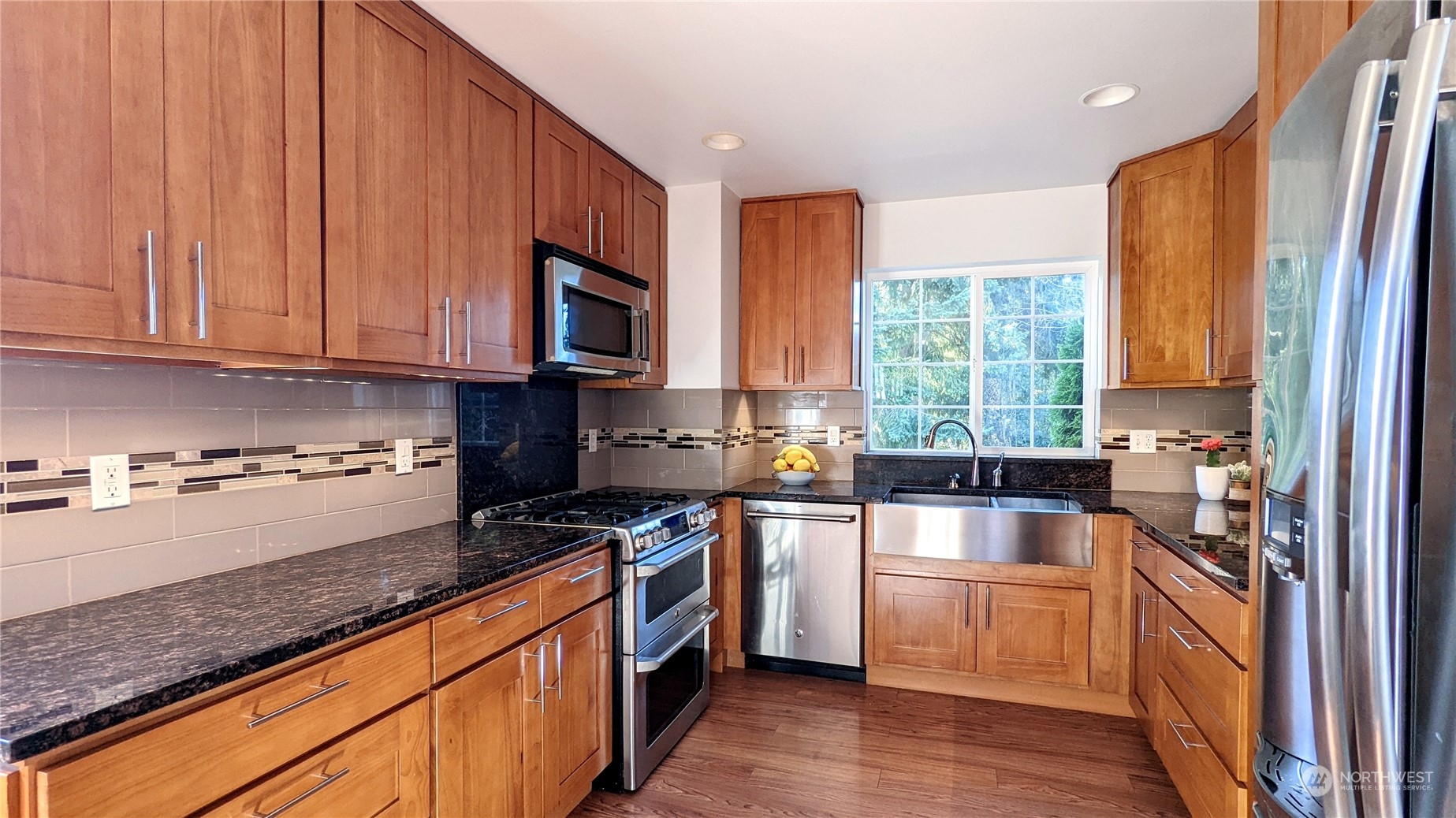 7508 Upper Ridge Road Everett, WA 98203 - Photo 5 of 26 a kitchen with stainless steel appliances granite countertop a stove a sink and a microwave
