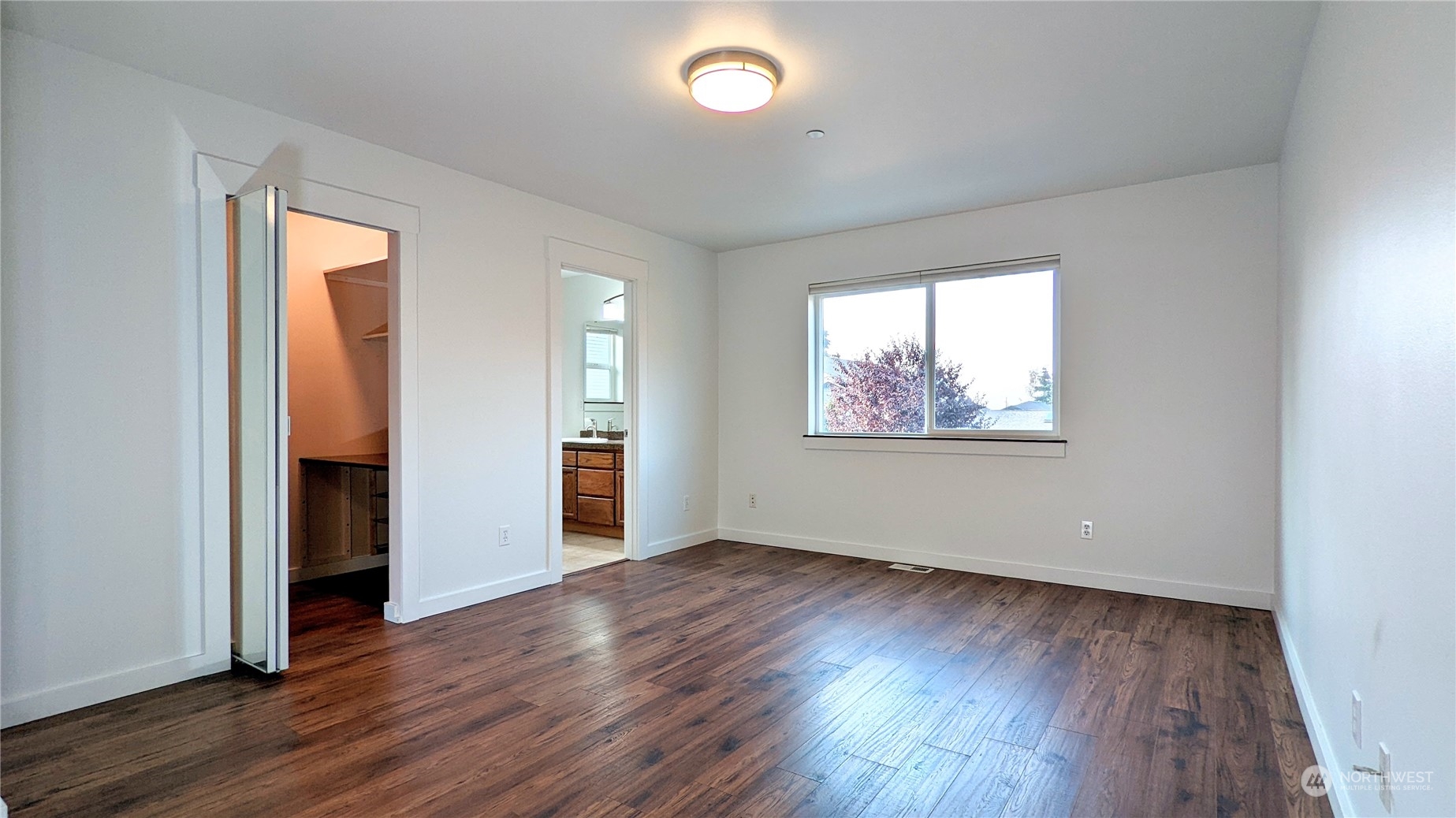 7508 Upper Ridge Road Everett, WA 98203 - Photo 10 of 26 an empty room with wooden floor and windows