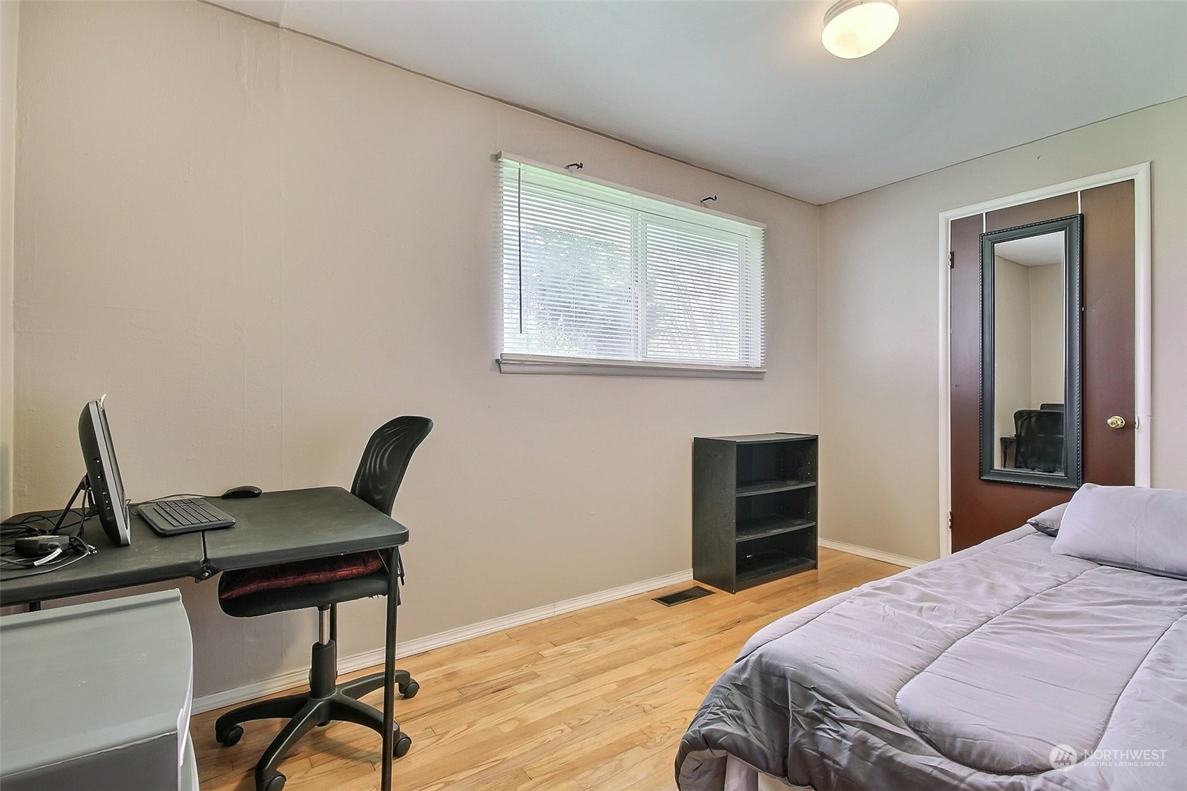 8605 Terrace Road Southwest Lakewood, WA 98498 - Photo 12 of 16 a bedroom with a workspace