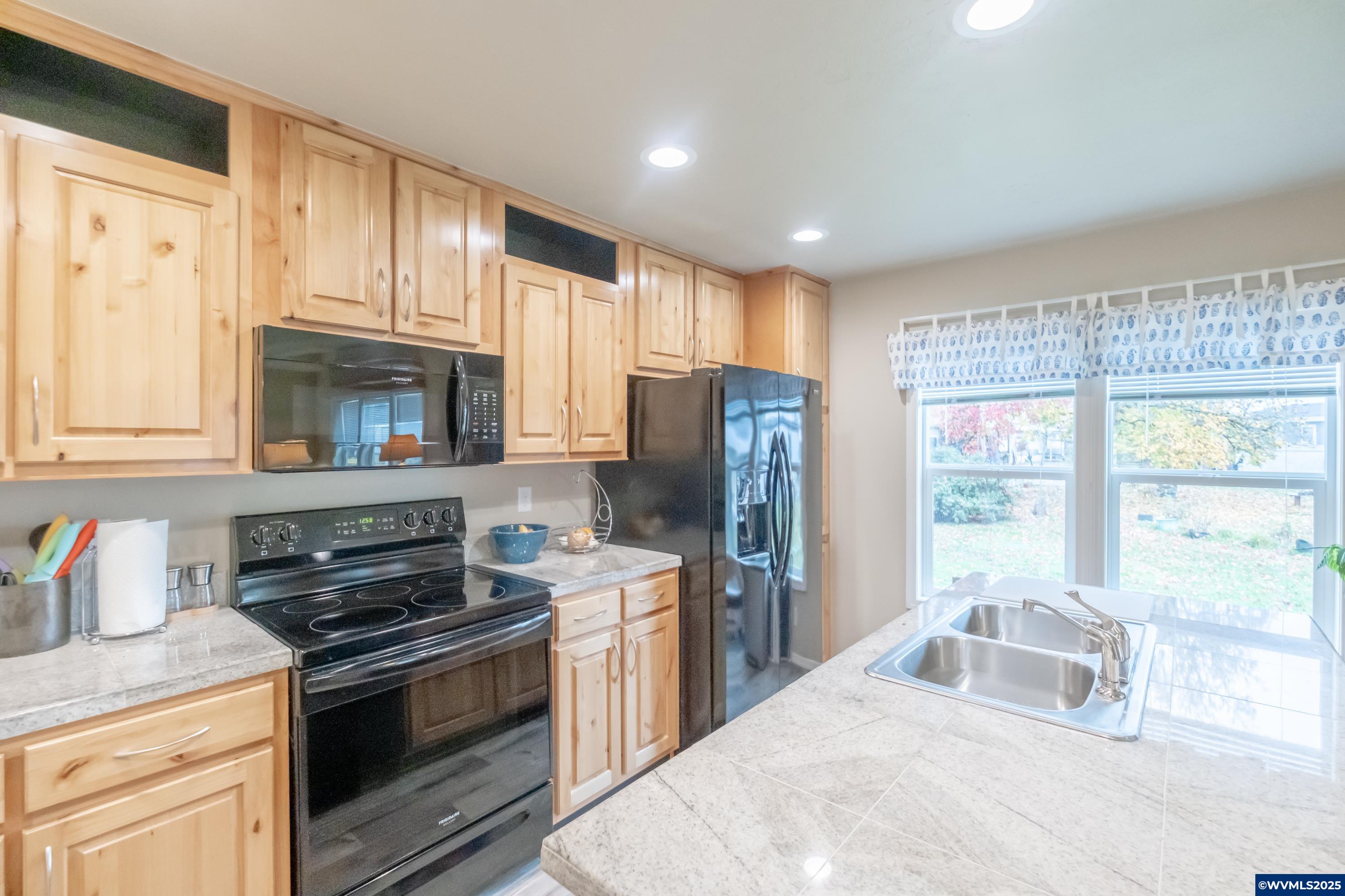 34505 Riverside Drive, Unit 15 Albany, OR 97321 - Photo 13 of 48 Gallery Image 13