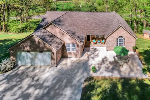 a view of house with a yard