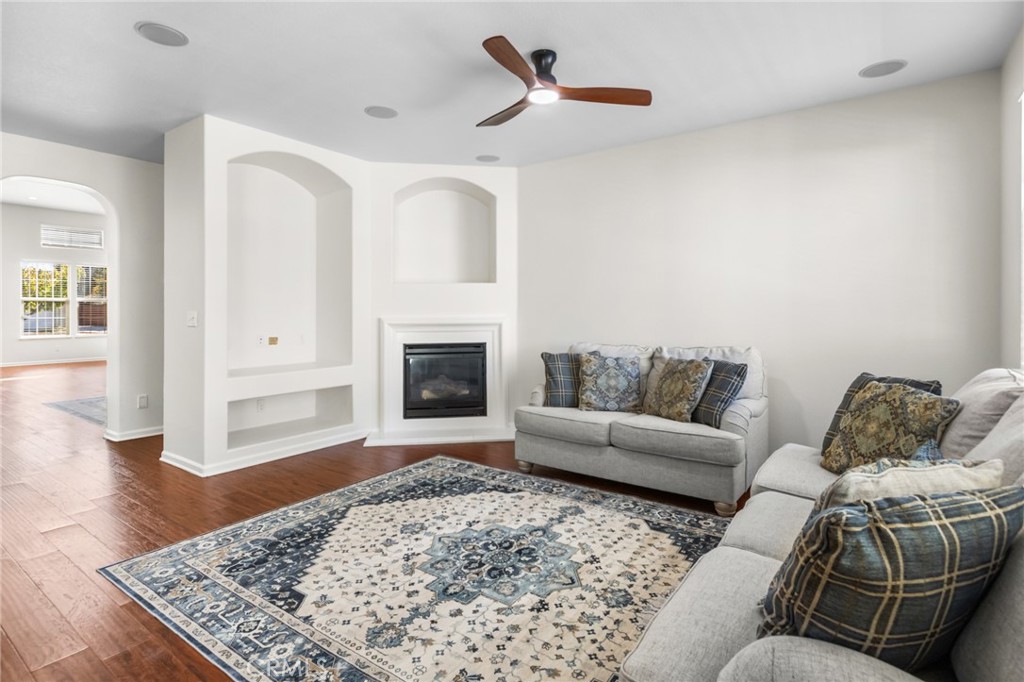 307 Noble Drive Merced, CA 95348 - Photo 19 of 31 Family Room