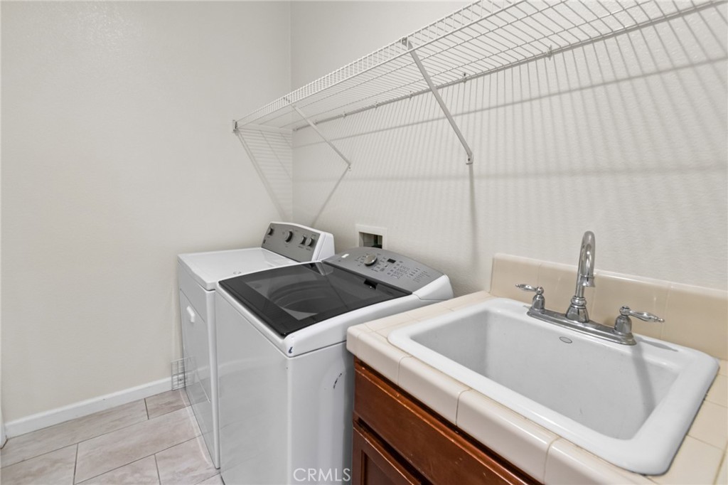 307 Noble Drive Merced, CA 95348 - Photo 28 of 31 Laundry Room