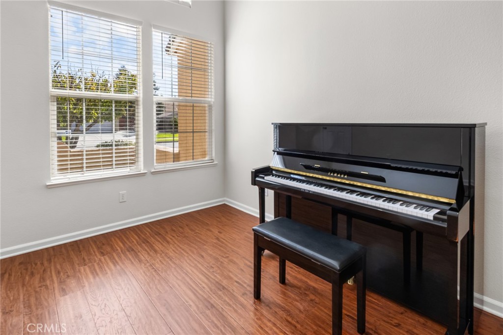 307 Noble Drive Merced, CA 95348 - Photo 8 of 31 Formal Living Room