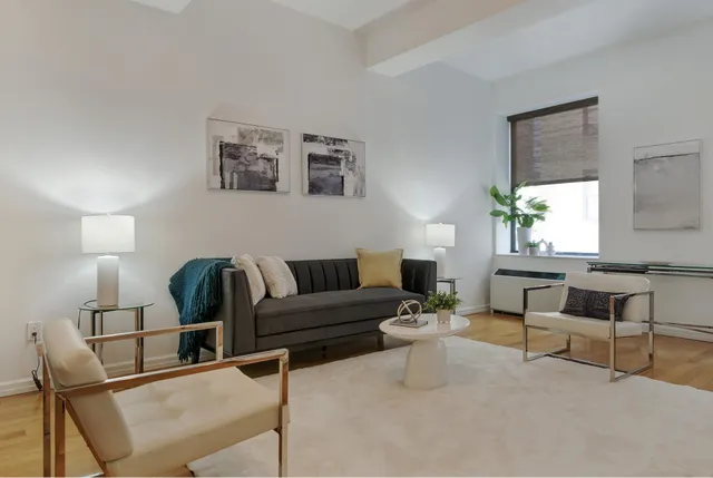 $900,000 | 99 John Street, Unit 425 | Financial District
