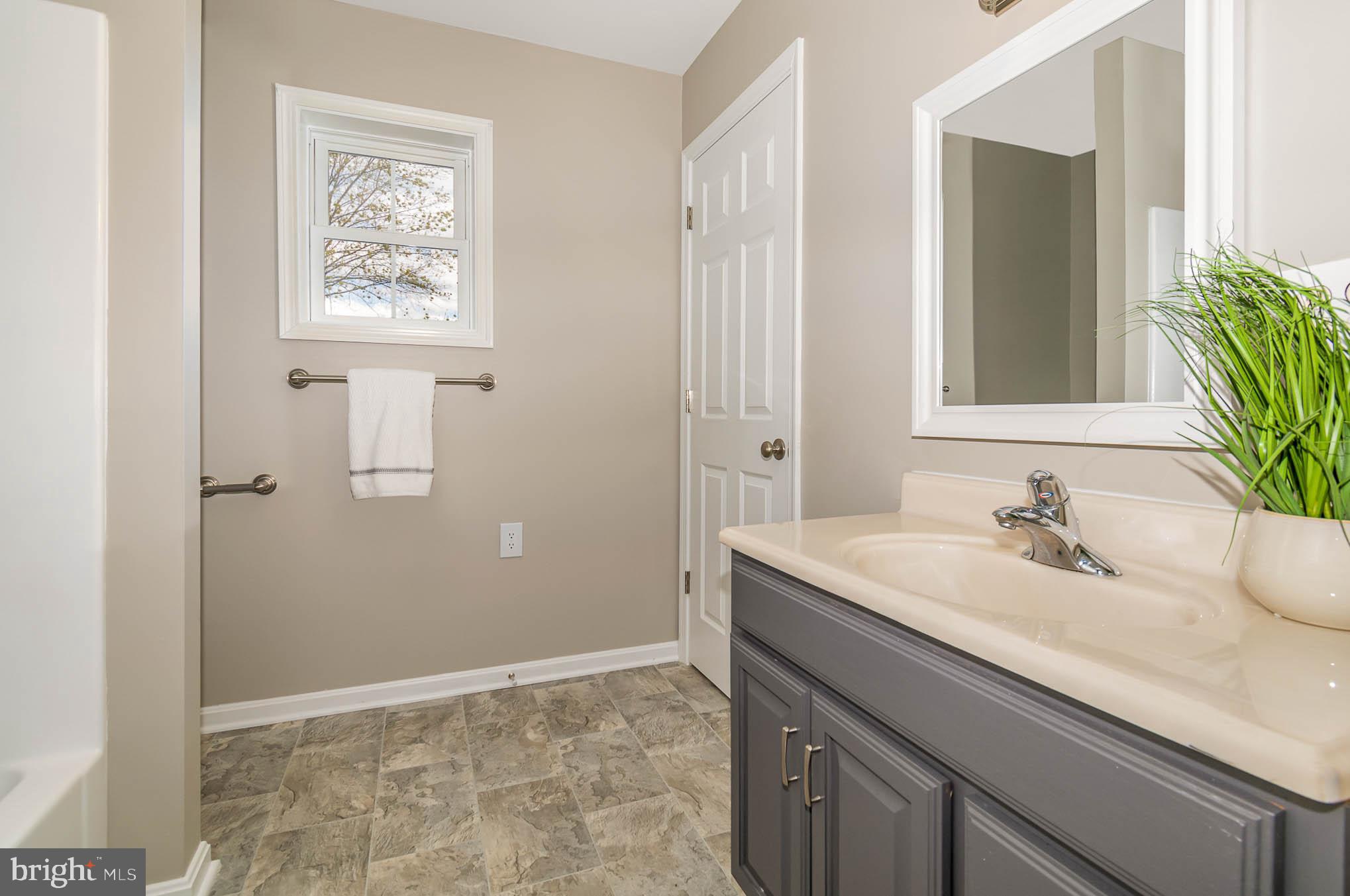 185 Oakhill Road Carlisle, PA 17015 - Photo 13 of 26 Gallery Image 13