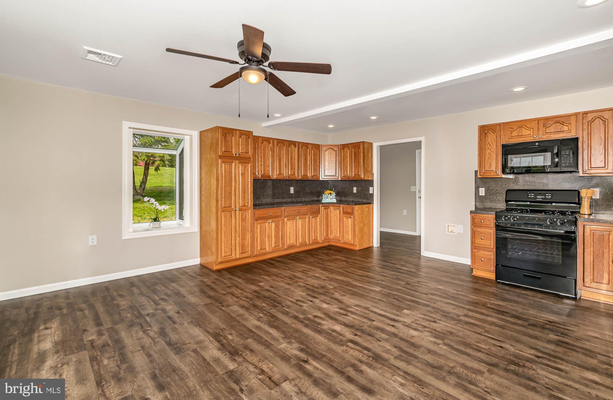 185 Oakhill Road Carlisle, PA 17015 - Photo 5 of 26 Gallery Image 5