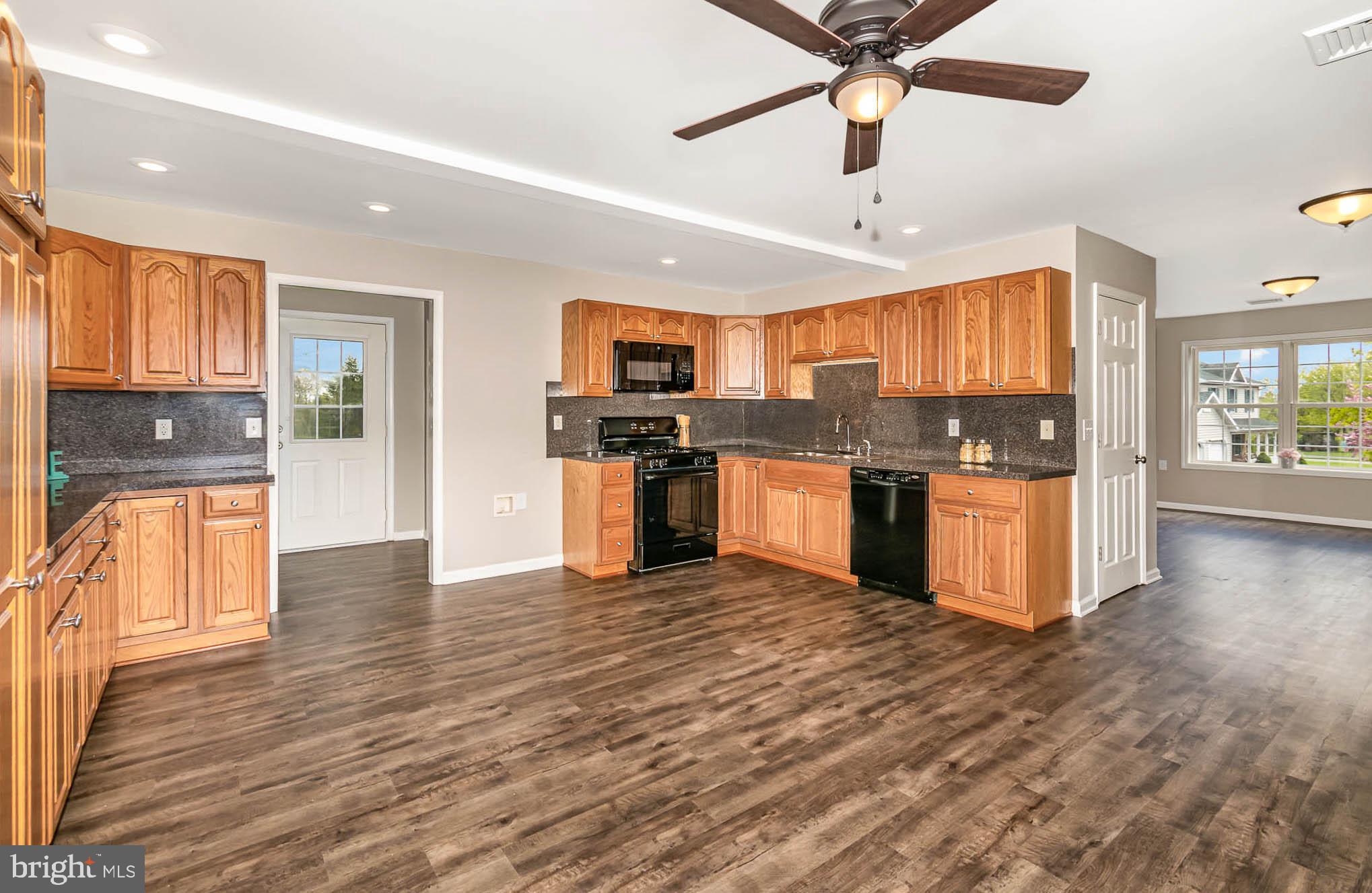 185 Oakhill Road Carlisle, PA 17015 - Photo 6 of 26 Gallery Image 6