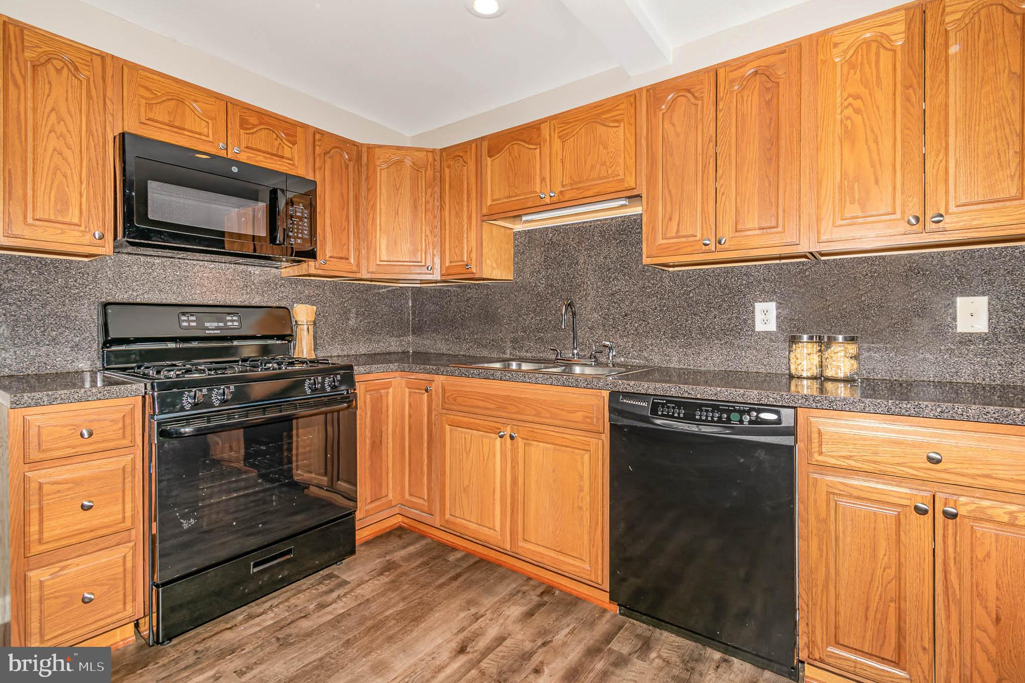 185 Oakhill Road Carlisle, PA 17015 - Photo 7 of 26 Gallery Image 7