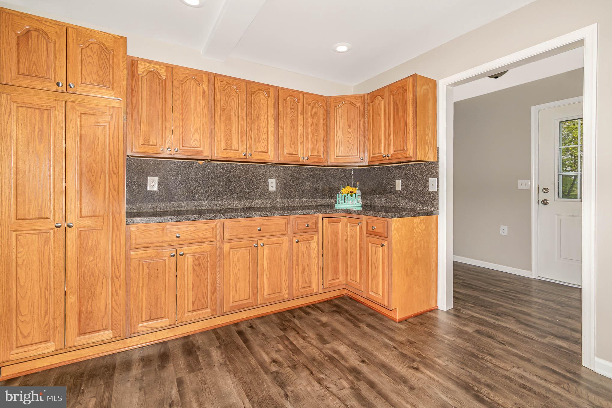 185 Oakhill Road Carlisle, PA 17015 - Photo 8 of 26 Gallery Image 8