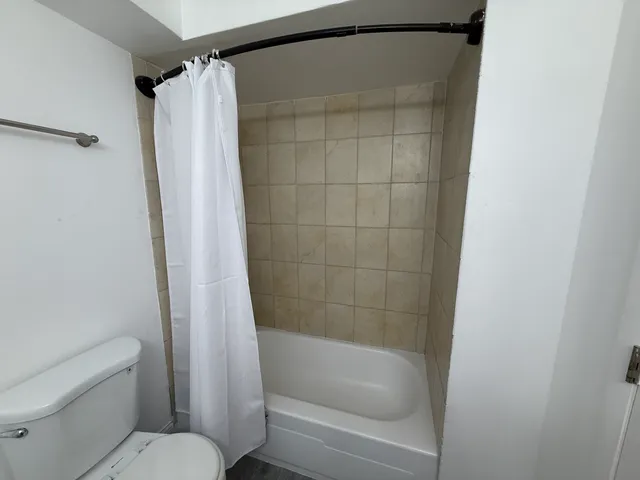 $224,900 | 18053 Live Oak Court, Unit 1603, Tinley Park, IL 60477