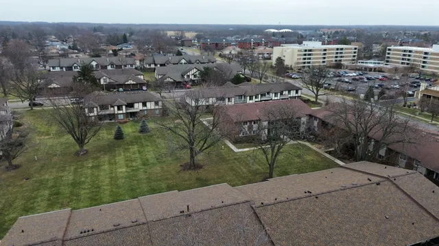 $224,900 | 18053 Live Oak Court, Unit 1603, Tinley Park, IL 60477