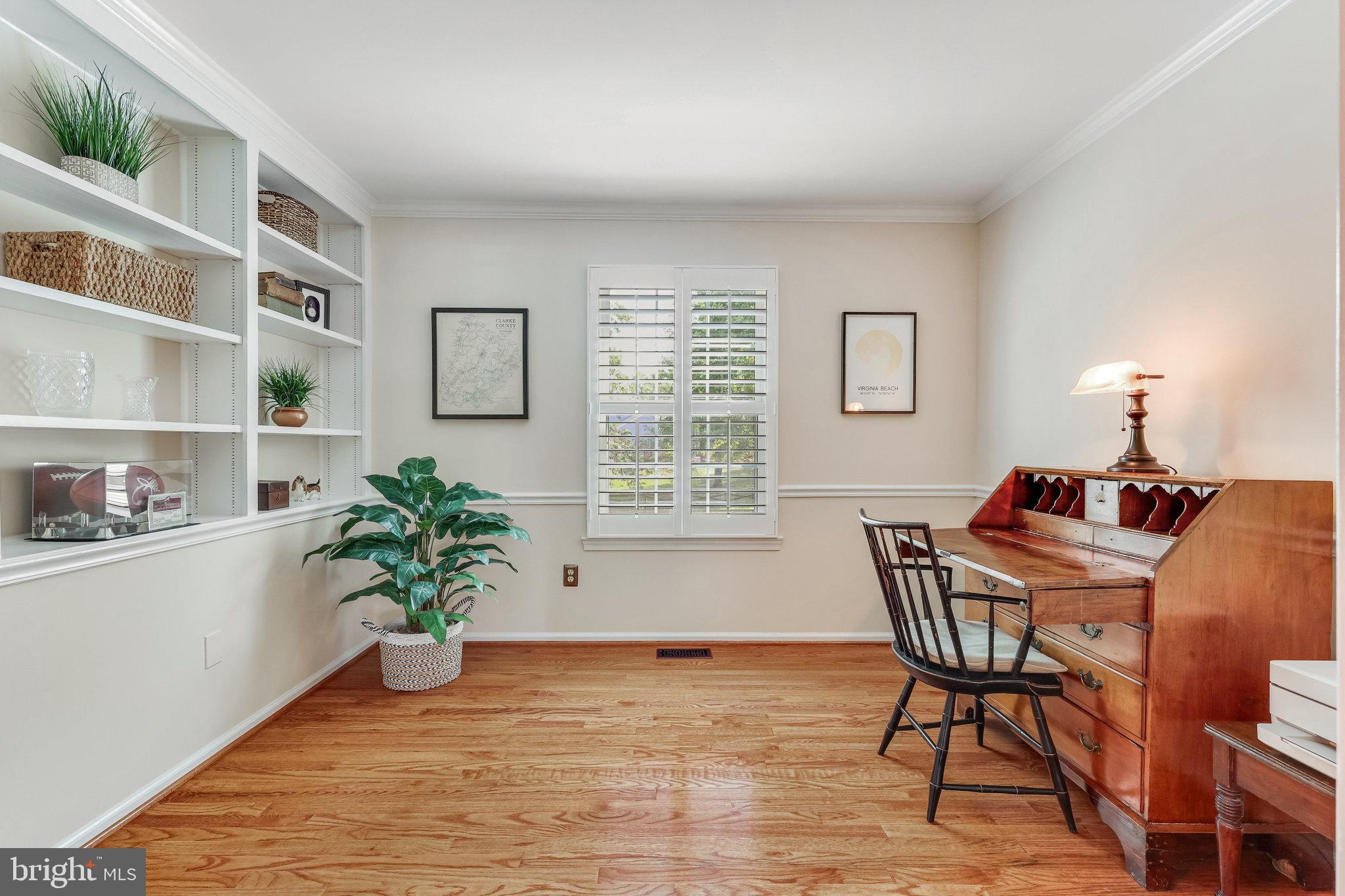 128 Minor Road Sterling, VA 20165 - Photo 11 of 62 Home office with built-ins