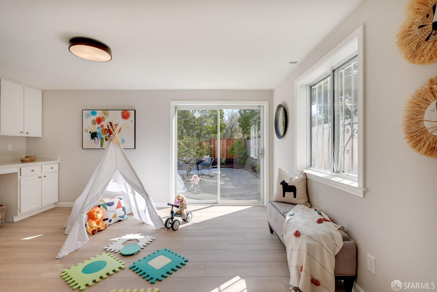 1674 25th Avenue San Francisco, CA 94122 - Photo 31 of 42 a room with furniture and a window