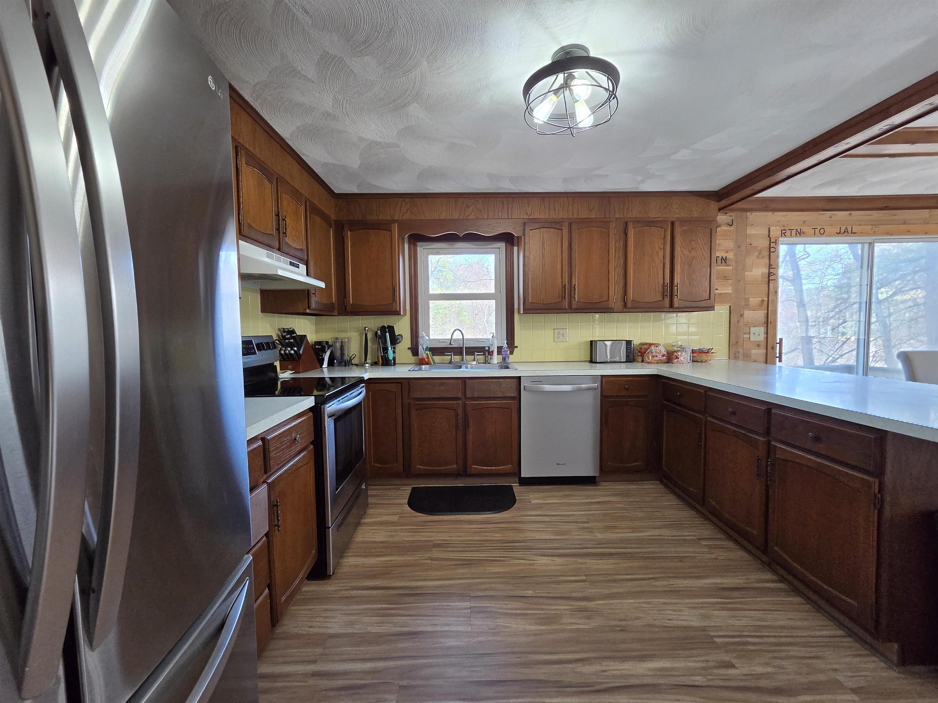 22 Tokanel Road Windham, NH 03087 - Photo 10 of 24