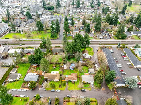 a view of a yard with yellow house