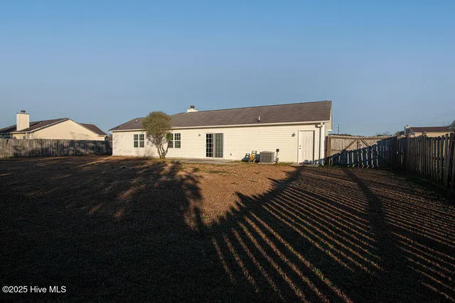 $1,600 | 105 Gamble Way, Hubert, NC 28539