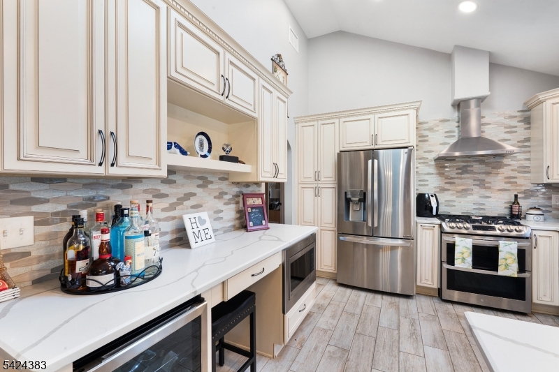 68 Doris Way Clark, NJ 07066 - Photo 13 of 35
