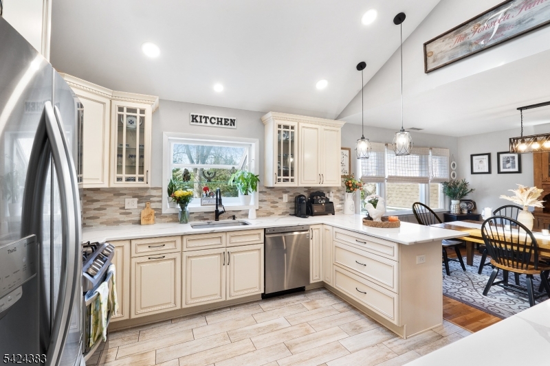 68 Doris Way Clark, NJ 07066 - Photo 14 of 35