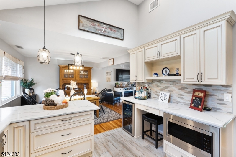 68 Doris Way Clark, NJ 07066 - Photo 15 of 35