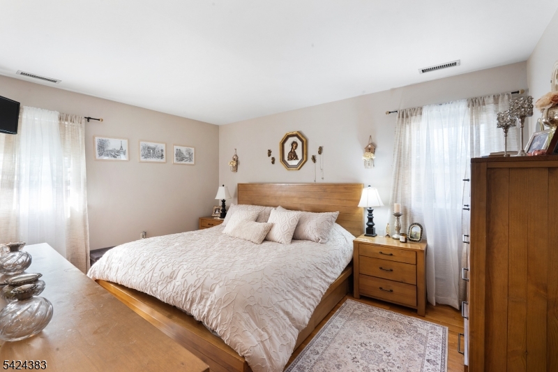 68 Doris Way Clark, NJ 07066 - Photo 19 of 35