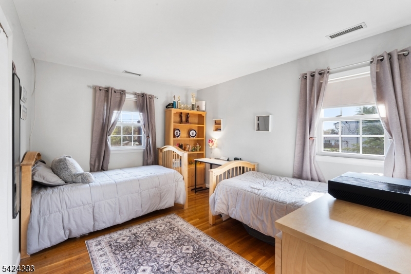 68 Doris Way Clark, NJ 07066 - Photo 20 of 35