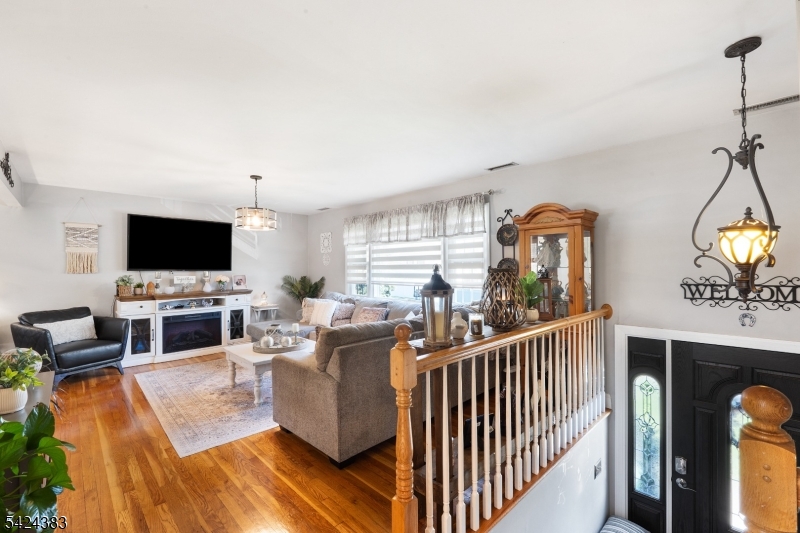 68 Doris Way Clark, NJ 07066 - Photo 6 of 35