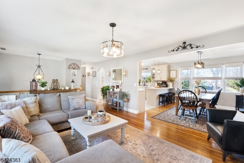 68 Doris Way Clark, NJ 07066 - Photo 7 of 35