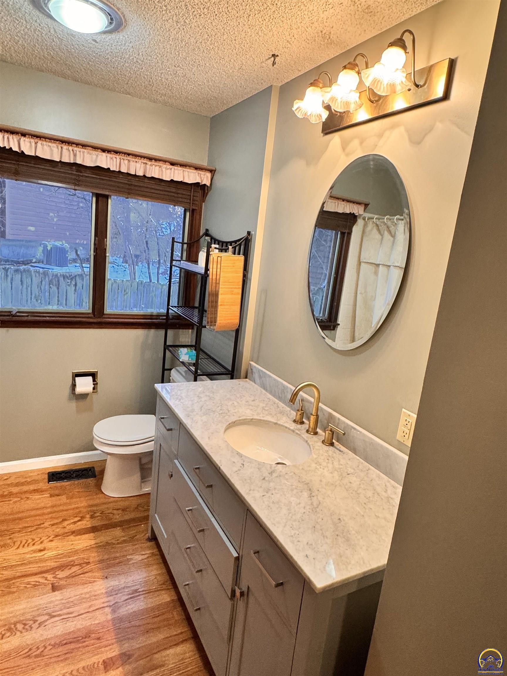 1918 Southwest Sieben Court Topeka, KS 66611 - Photo 12 of 23