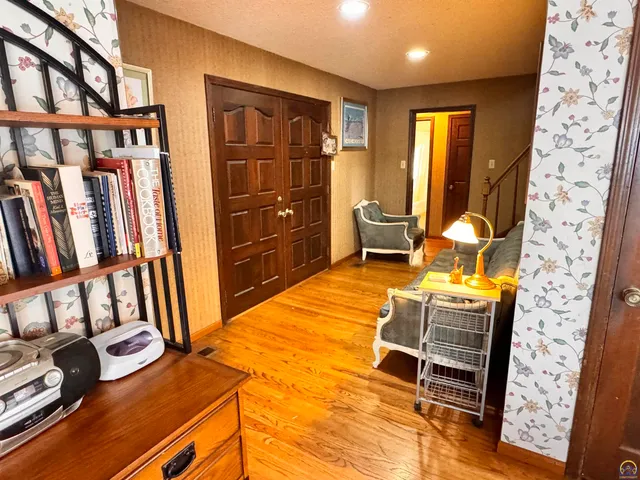 $235,000 | 1918 Southwest Sieben Court, Topeka, KS 66611