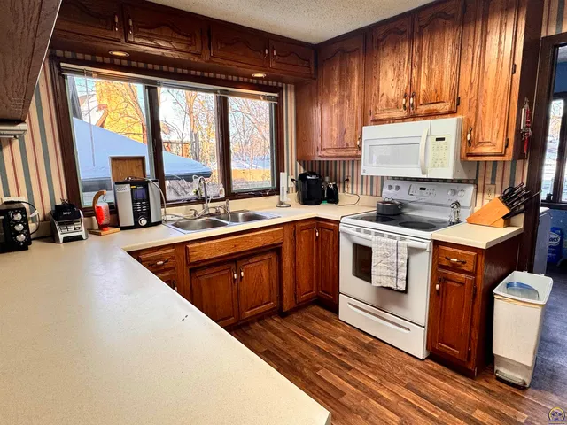 $235,000 | 1918 Southwest Sieben Court, Topeka, KS 66611