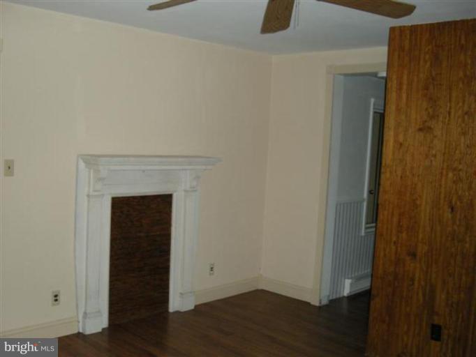 1688 Courthouse Road Stafford, VA 22554 - Photo 4 of 10 Living Room