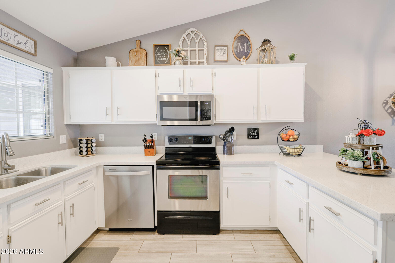 860 North McQueen Road, Unit 1007 Chandler, AZ 85225 - Photo 5 of 19 Updated Kitchen