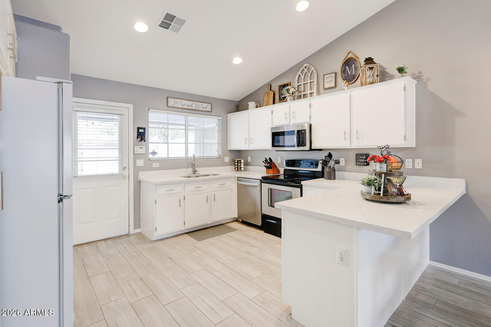 860 North McQueen Road, Unit 1007 Chandler, AZ 85225 - Photo 6 of 19 Updated Kitchen
