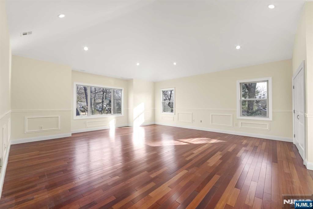 831 Pascack Road Paramus, NJ 07652 - Photo 14 of 26