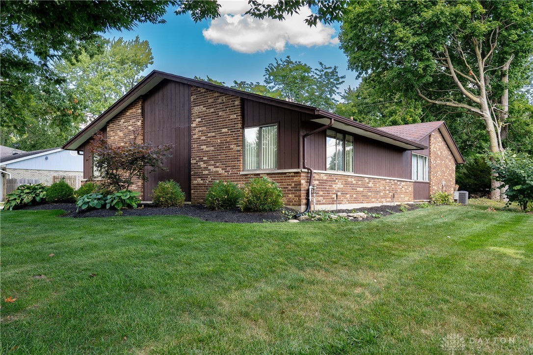 5771 Oak Valley Road Kettering, OH 45440 - Photo 4 of 36