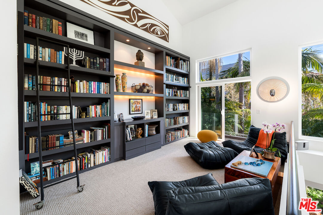 135 Mast Mall Marina del Rey, CA 90292 - Photo 17 of 32 a living room with furniture and a book shelf