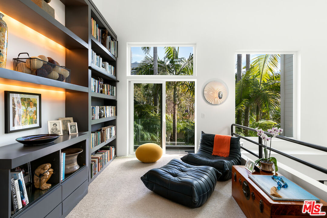135 Mast Mall Marina del Rey, CA 90292 - Photo 18 of 32 a living room with furniture and a book shelf