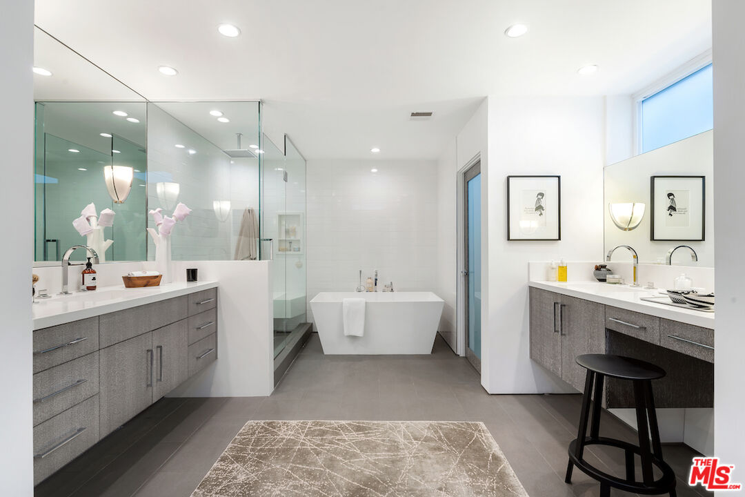 135 Mast Mall Marina del Rey, CA 90292 - Photo 21 of 32 a spacious bathroom with a double vanity sink mirror and bathtub
