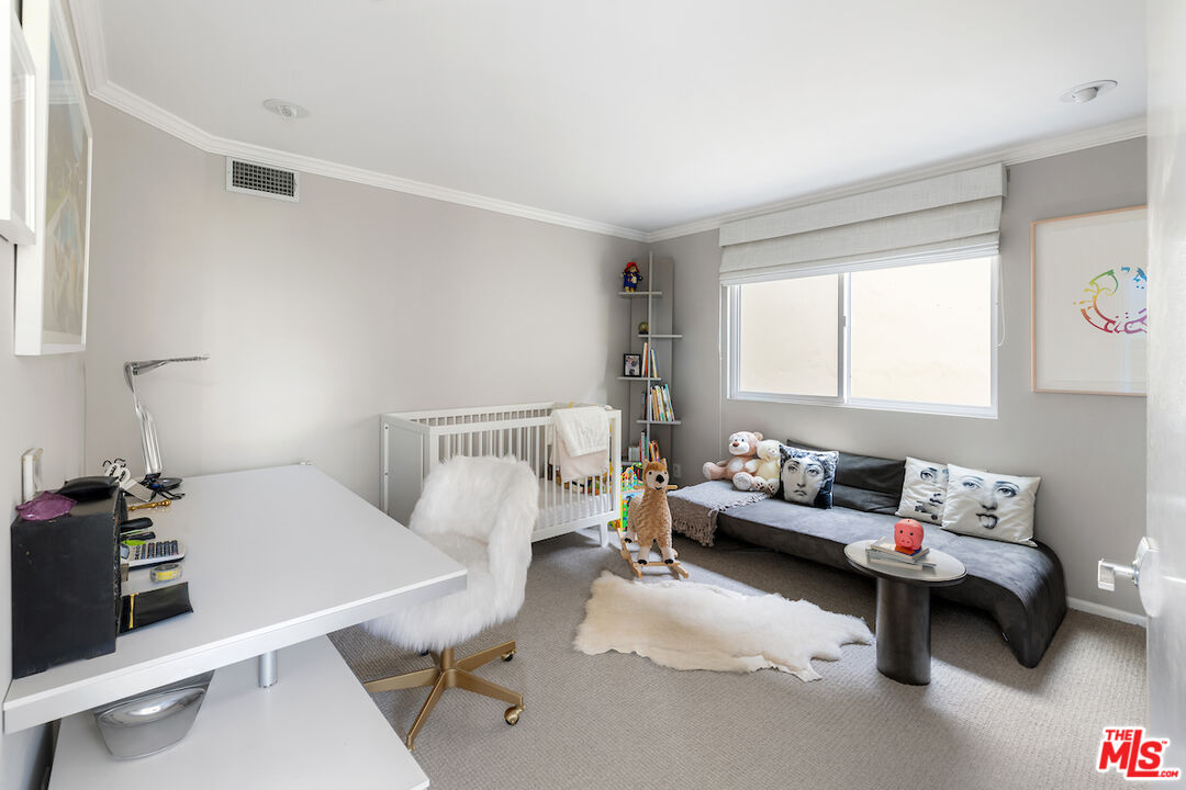 135 Mast Mall Marina del Rey, CA 90292 - Photo 24 of 32 a bedroom with a bed and a couch