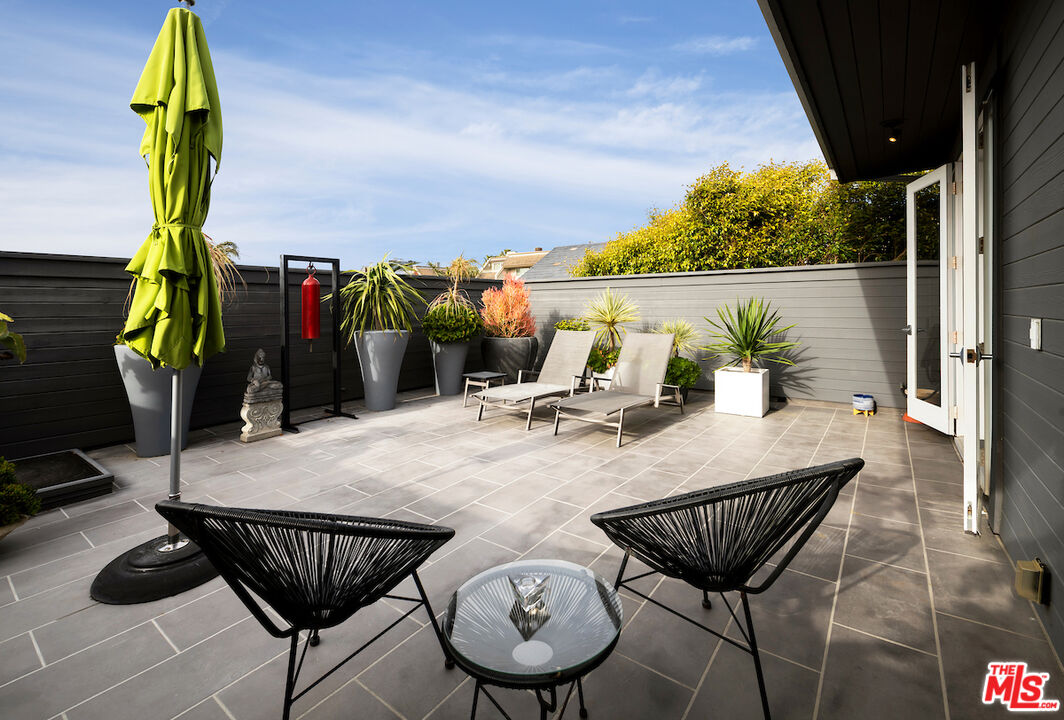 135 Mast Mall Marina del Rey, CA 90292 - Photo 27 of 32 a view of a backyard with table and chairs potted plants