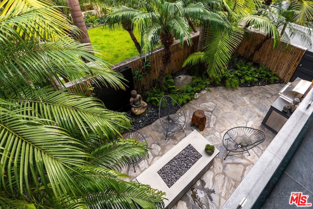 135 Mast Mall Marina del Rey, CA 90292 - Photo 28 of 32 a view of backyard with plants and outdoor seating
